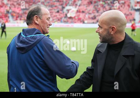 Schalke, Deutschland. 11. Mai, 2019. firo: 11.05.2019, Fußball, 2018/2019, 1.Bundesliga: Bayer Leverkusen - FC Schalke 04 Huub Stevens und Peter Bosz | Verwendung der weltweiten Kredit: dpa/Alamy leben Nachrichten Stockfoto