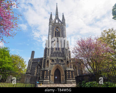 Faversham, Kent, Großbritannien. 11. Mai, 2019. UK Wetter: ein sonniger Nachmittag in Faversham Kent mit blauem Himmel. Die markante Kirche St Mary der Nächstenliebe. Credit: James Bell/Alamy leben Nachrichten Stockfoto