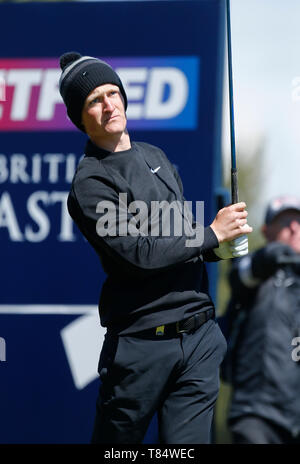 Hillside Golf Club, Southport, England, UK. 11. Mai, 2019. Betfred britischen Meister, bewirtet von Tommy Fleetwood, Tag 3; Marcus Kinhult (SWE) paßt seinen Antrieb auf der zweiten T-Stück Credit: Aktion plus Sport/Alamy Live News Credit: Aktion Plus Sport Bilder/Alamy leben Nachrichten Stockfoto