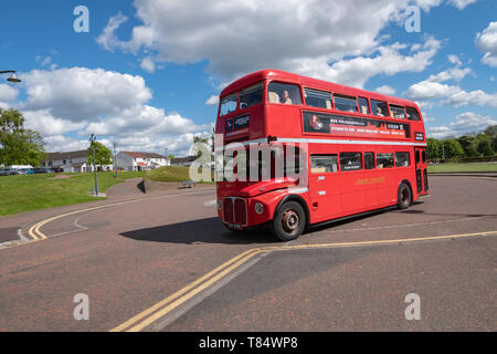 Glasgow, Schottland, Großbritannien. 11. Mai, 2019. UK Wetter. Ein Jahrgang 1966 Routemaster Bus von der Firma Red Bus Bistro in Glasgow Green verwendet, gourmet Essen und Trinken Ausflüge rund um Glasgow. Credit: Skully/Alamy leben Nachrichten Stockfoto