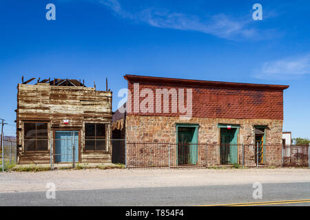 Barstow, CA/USA - April 14, 2019: 1883 erbaut, das Stone Hotel war eine Eisenbahn Hotel und Restaurant für die Southern Pacific Railroad in Daggett, Calif Stockfoto