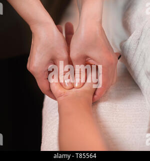 Hand Sport Massage Therapie Stockfoto