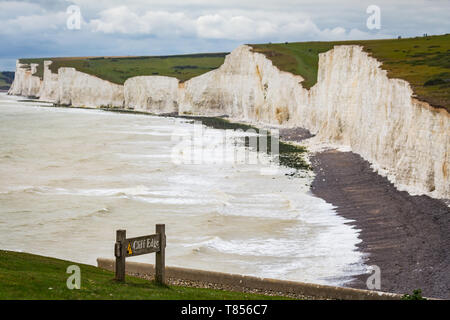 Cliff blockung Schild an der britischen Küste Stockfoto