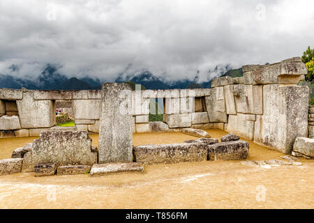 Blick auf den Tempel der drei Fenster Strukturen in der alten Inkas Stadt von Machu Picchu in der Nähe von Cusco in Peru. Stockfoto