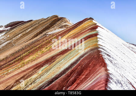 Landschaft rund um trek Route in Vinicunca, Cusco Region, Peru. Montana de Siete Colores, oder Rainbow Berg. und Rote Tal. Stockfoto