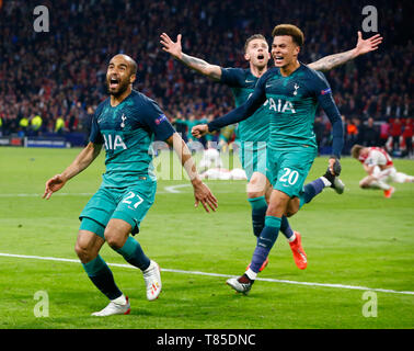 AMSTERDAM, Niederlande. 08. Mai 2019. Tottenham Hotspur der Lucas feiern das Siegtor mit Tottenham Hotspur ist Toby Alderweireld und Tottenham Ho Stockfoto