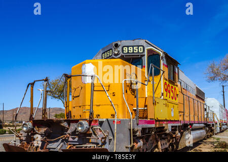 Barstow, CA/USA - 14. April 2019: Union Pacific Railroad motor Nummer 9950 am westlichen Nordamerika Railroad Museum am Barstow Harvey Hou entfernt Stockfoto