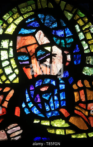 Jesus Christus. Vitrail. Das Glasfenster wurde von Alexandre Cingria entworfen und von Jean Gaudin ausgeführt. Eglise Notre-Dame des Alpes. Le Fayet. Hau Stockfoto