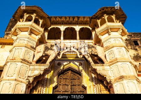 Indien, Rajasthan, Bundi, Palast von Bundi oder Garh Palast aus dem 16. Jahrhundert, hathi Pol oder Elefantentor Stockfoto