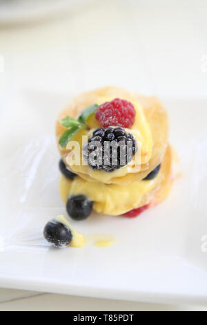 Mille Feuille von Beeren Stockfoto