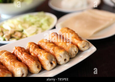 Nem nuong vietnamesische Wurst aus Schweinefleisch Stockfoto