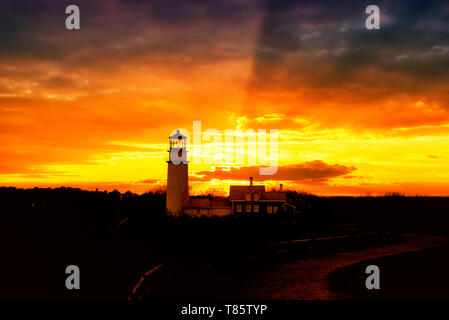 Das Highland Leuchtturm gegen einen schönen Sonnenuntergang in North Truro Massachusetts Auf Cape Cod National Seashore. Stockfoto