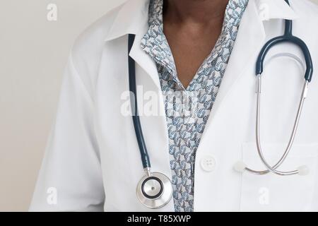 Ärztin tragen Stethoskop Stockfoto