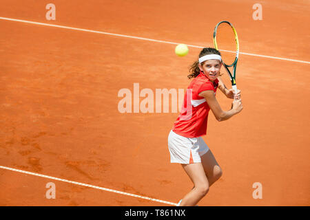 Mädchen spielen tennis Stockfoto