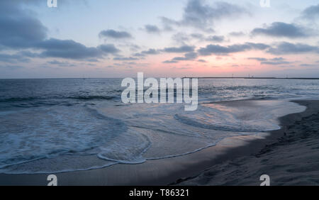 Einen Abend oder Morgen am Strand - sehr räumliche, sehr New Age Stockfoto