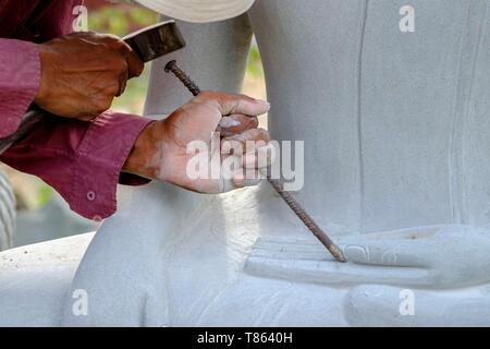 Kambodscha, Handwerk, Stein Skulptur eines eindrucksvollen Buddha Statue Stockfoto