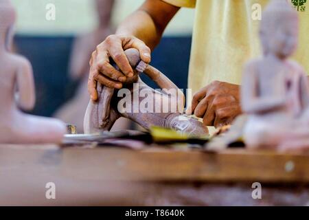 Kambodscha, Handwerk, Stein Skulptur eines Buddha Kopf Stockfoto