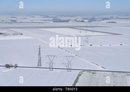 Frankreich, Seine-et-Marne, Leitung elektrische unter dem Schnee (Luftbild) Stockfoto