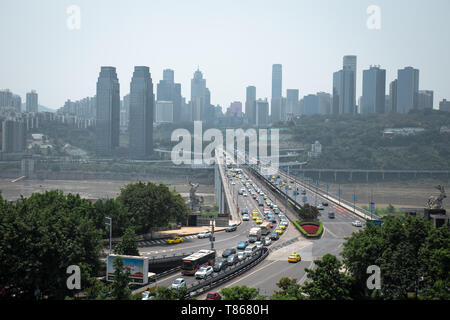 Chongqing, China - Mai, 21,2018: chongqing changjiang Brücke besetzt ist Alltag, Stockfoto