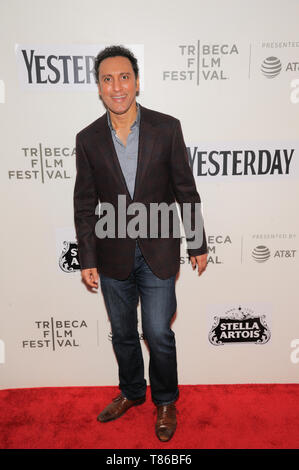 NEW YORK, NEW YORK - Mai 04: Aasif Mandvi besucht 'Gestern' Closing Night Gala Film 2019 Tribeca Filmfestival in Tribeca BMCC PAC am Mai 04, 2019 Stockfoto