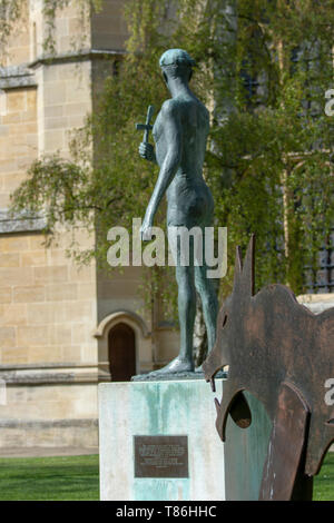 St Edmund und Wolf Skulpturen, Bury St Edmunds Klosteranlage Stockfoto