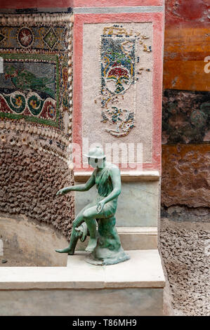 Pompeji, die am Besten erhaltene archäologische Stätte der Welt, Italien. Innenraum des Hauses der kleinen Brunnen. Stockfoto