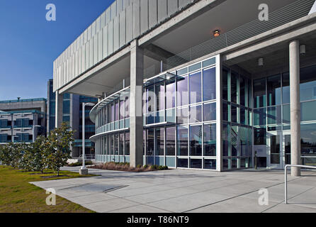 Fassade eines modernen Bürogebäudes Stockfoto