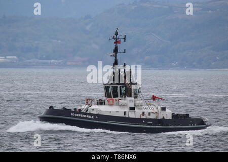 SD Dependable, ein Damen Stan ATD 2909 Schlepper von Serco Marine Services, der Gourock während der Übung Formidable Shield 2019 passiert Stockfoto