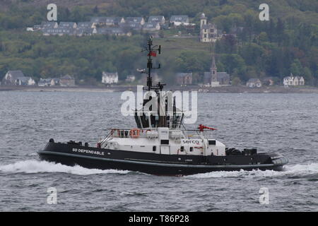 SD Dependable, ein Damen Stan ATD 2909 Schlepper von Serco Marine Services, der Gourock während der Übung Formidable Shield 2019 passiert Stockfoto