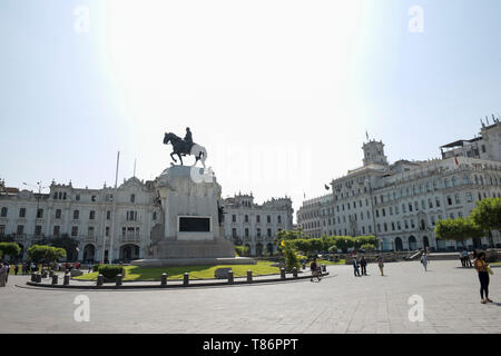Blick auf die Plaza San Martin im historischen Zentrum von Lima, Peru, ein UNESCO-Weltkulturerbe. Stockfoto