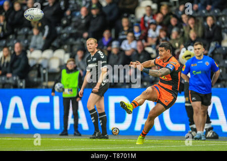 10. Mai 2019, kcom Stadion, Hull, England; Coral Challenge Cup 2019, Runde 6, Rumpf FC vs Castleford Tiger; Peter Mata'utia (1) Der castleford Tiger wandelt Credit: Mark Cosgrove/News Bilder Stockfoto