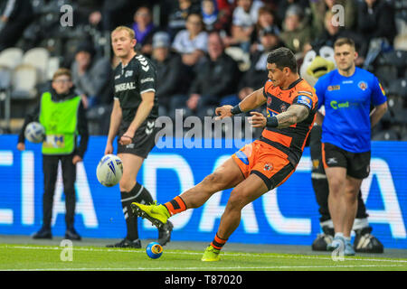 10. Mai 2019, kcom Stadion, Hull, England; Coral Challenge Cup 2019, Runde 6, Rumpf FC vs Castleford Tiger; Peter Mata'utia (1) Der castleford Tiger wandelt Credit: Mark Cosgrove/News Bilder Stockfoto