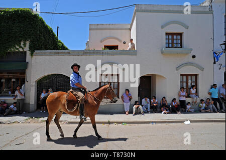 San Antonio de Areco/Argentinien: Goucho in traditioneller Kleidung an der sehr beliebten traditionellen Fiesta de la Tradicion Stockfoto