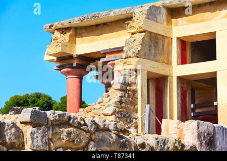 Knossos, Kreta Sehenswürdigkeiten, Ruinen der Minoischen Palast mit roten Säulen, Griechenland Stockfoto