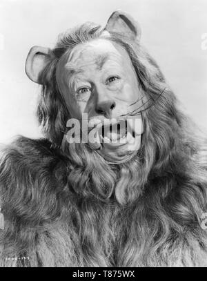 BERT LAHR als feige Löwe der Zauberer von Oz 1939 Regie Victor Fleming buch Frank L. Baum Metro Goldwyn Mayer Stockfoto