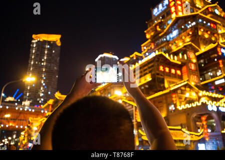 Chongqing, China - Mai, 20,2018: chongqing hongyadong ist der berühmte Platz in der Stadt, eine Menge Völker kommen hier aus anderen Städten. Stockfoto
