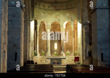 Spanien, Katalonien, die Katalanischen Pyrenäen, Garrotxa, Besalu, der mittelalterlichen Stadt Besalu, römische Kirche von Sant Pere aus dem 11. Jahrhundert Teil eines mittelalterlichen Benediktinerkloster. Stockfoto