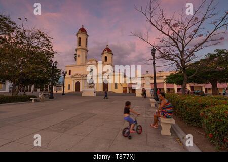 Kuba, Cienfuegos Provinz Cienfuegos, Altstadt als Weltkulturerbe der UNESCO, José Martí Platz, die Kathedrale der reinen Empfängnis aufgeführt Stockfoto