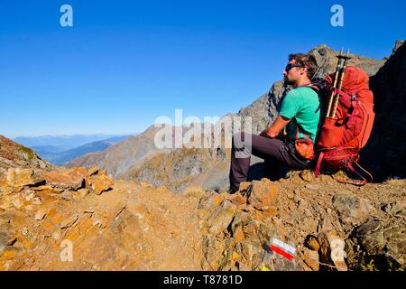 Frankreich, Isère, La Combe-de-Lancey, Wanderer an der Loup Pass Stockfoto