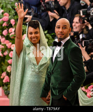 New York, NY - Mai 06, 2019: Alicia Keys und Swizz Beatz kommen für die 2019 Met Gala feiern Camp: Hinweise auf die Art und Weise an der Metropolitan Museum von Stockfoto