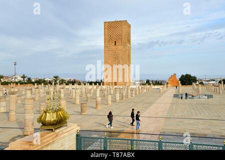 Marokko, Rabat, als Weltkulturerbe von der UNESCO, Vorplatz der Moschee von Yacoub el Mansour, der Hassan Turm Stockfoto