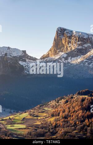 Frankreich, Hautes Alpes, Dévoluy massiv, Saint Etienne en Dévoluy, der Höhepunkt der Bure (2709 m) Stockfoto
