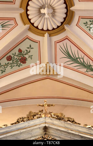 Saint-Esprit. Eglise Saint-André. Dommancy. / Friedenstaube. St. Andrew's Church. Domancy. Stockfoto