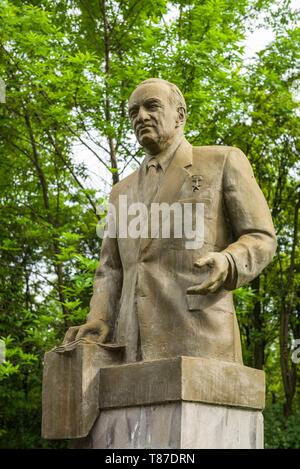 Armenien, Debed Canyon, Sanahin, Mikojan Museum, das dem Mikoyan Brüder, Anastas, Mitglied des sowjetischen Politbüros und Artyom, Designer von MIG Jets, Statue von Anastas Mikojan gewidmet Stockfoto