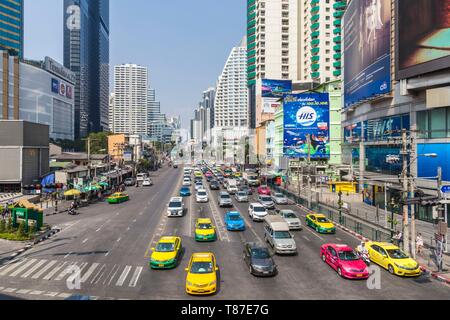 Thailand, Bangkok, Siam Square, Verkehr auf Ratchaprarop Road Stockfoto