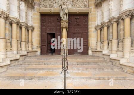 Frankreich, Cote d'Or, kulturellen Landschaft des Burgund Klimas als Weltkulturerbe von der UNESCO, Dijon, 16. Jahrhundert Saint Michel Kirche im gotischen und Renaissancestil, die Veranda Stockfoto