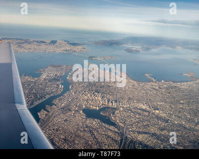 Unsere CRJ200 klettert über Oakland Kalifornien auf dem Weg Richtung Norden nach Redding Kalifornien Stockfoto