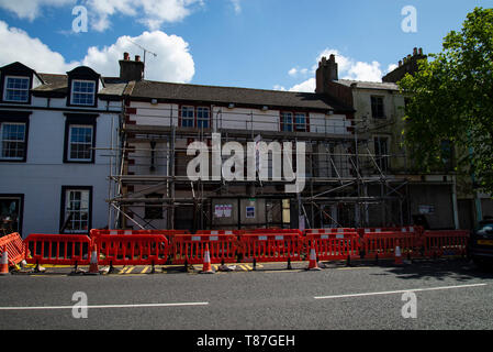 Das Red Lion Hotel in Egremont West Cumbria, die als strukturell unsicher und ist für den Abriss verurteilt wurde. Stockfoto