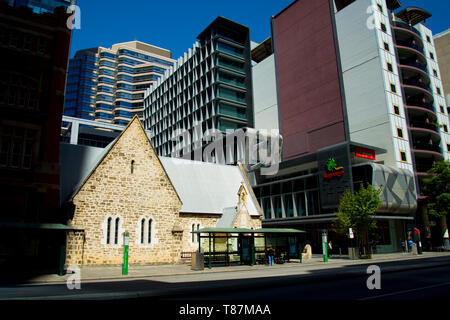 PERTH, Australien - 2. März, 2019: Old Perth Boys School Gebäude auf St Georges Terrace, die derzeit von Curtin Universität vermietet Stockfoto