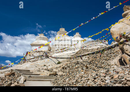 Buddhistische chörten oder Stupas in Ladakh, Indien Stockfoto